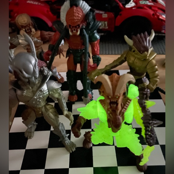 Predator Set - Picture 6 of 7